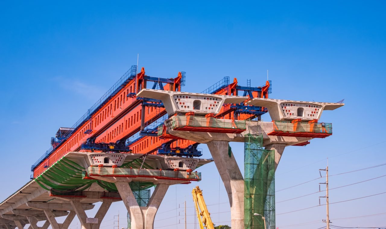 Launching gantry for installing concrete typical segment joint on foundation of flyover expressway